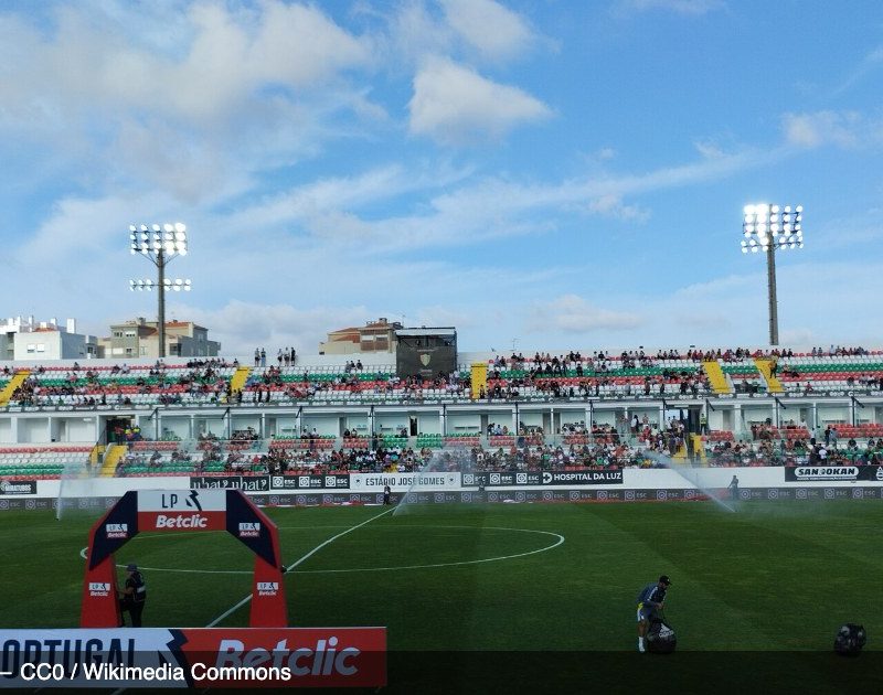 Sporting desperdiça dois golos de vantagem e estreia-se com empate na Amadora